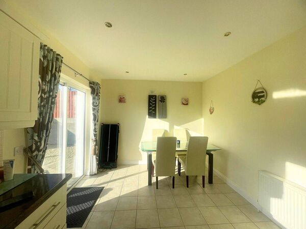 The kitchen/diner has double doors leading to the garden. The kitchen/diner has double doors leading to the garden.