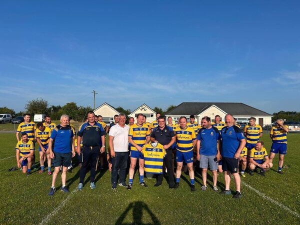 Roscommon GAA Chairperson Tom Murray and Vice-Chairperson Frank Egan present a set of jerseys to Masters captain Paul Kelly and vice-captain Michael McNama ahead of Saturday’s All-Ireland final against Meath. Roscommon GAA Chairperson Tom Murray and Vice-Chairperson Frank Egan present a set of jerseys to Masters captain Paul Kelly and vice-captain Michael McNama ahead of Saturday’s All-Ireland final against Meath.
