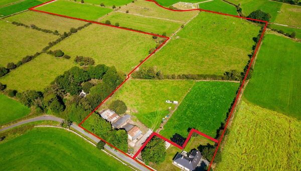 The entire property extends to approximately 25 acres, together with additional lands with turbary rights. The entire property extends to approximately 25 acres, together with additional lands with turbary rights.