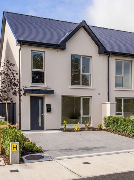 The development comprises a mix of two, three and four-bedroom bungalows, semi-detached and terraced homes.