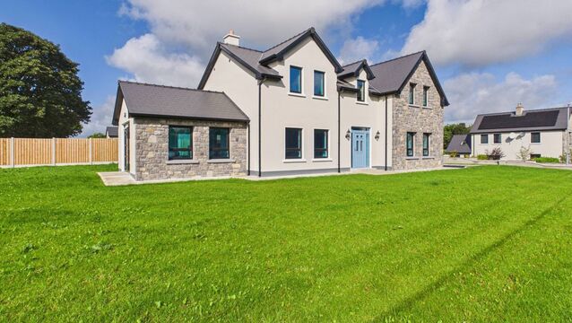 <p>Six new luxury four-bedroom detached homes are being launched at Harbour Court in the village of Lecarrow.</p>
