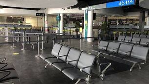 <p>Ryanair passengers flying from Ireland West Airport Knock who are checking in bags will have to meet an earlier bag-drop deadline from Tuesday, November 10th.</p>